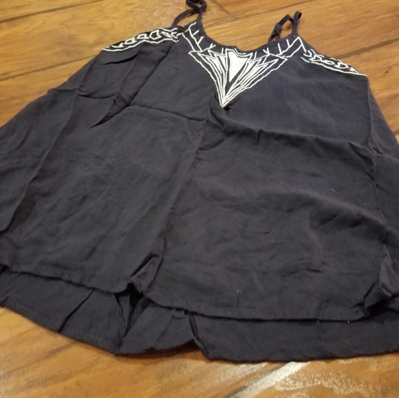 CLOSET CLEAR OUT ITEM - Picture 4 of 6